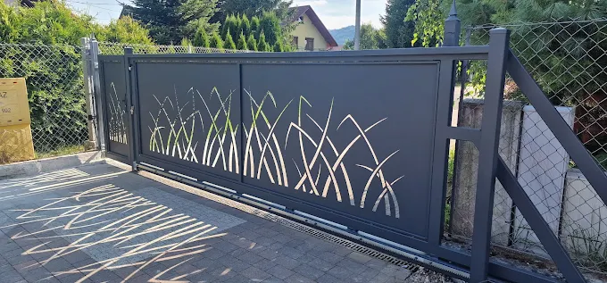 Druga realizacja bramy metalowej